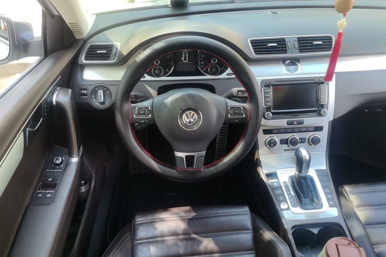 Used Volkswagen Magotan 2012 Travel Edition 2.0 TSI Four-Wheel Drive Luxury Version Steering Wheel