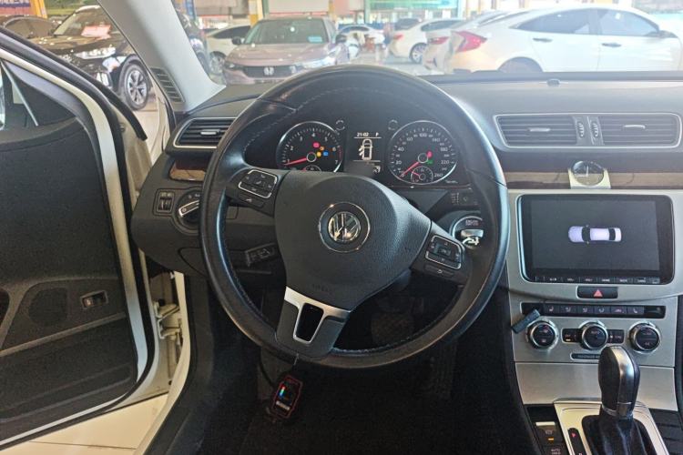 Used Volkswagen Magotan 2012 Travel Edition 2.0 TSI Comfort Version Steering Wheel