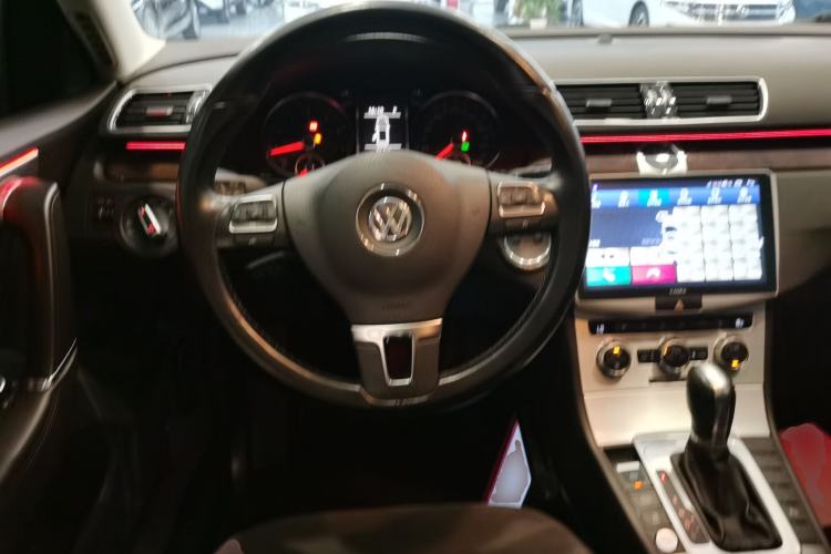 Used Volkswagen Magotan 2012 Travel Edition 2.0 TSI Comfort Version Steering Wheel