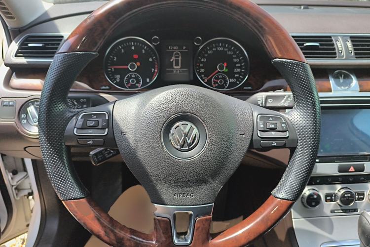 Used Volkswagen Magotan 2012 Travel Edition 2.0 TSI Comfort Version Steering Wheel