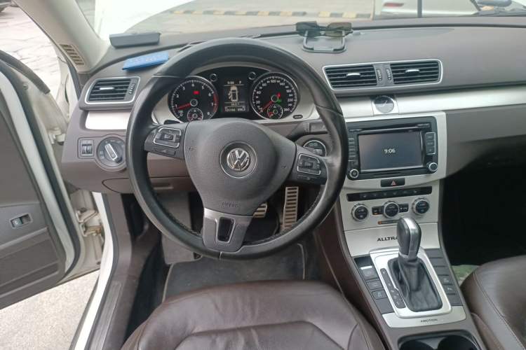 Used Volkswagen Magotan 2012 Travel Edition 2.0 TSI 4x4 Comfort Version Steering Wheel