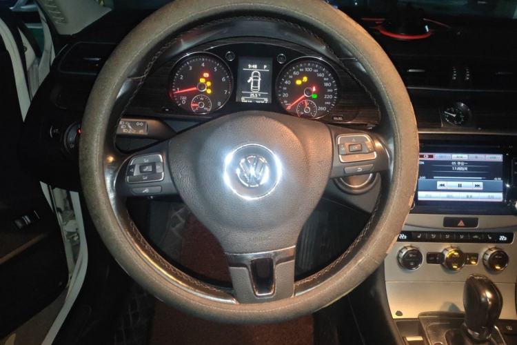 Used Volkswagen Magotan 2012 Revised Version 2.0 TSI Supreme Edition Steering Wheel