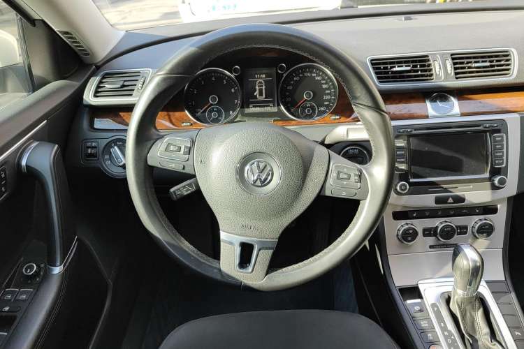 Used Volkswagen Magotan 2012 Travel Edition 2.0 TSI Comfort Version Steering Wheel