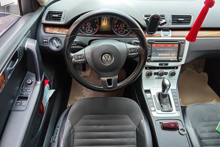 Used Volkswagen Magotan 2012 Travel Edition 2.0 TSI Comfort Version Steering Wheel