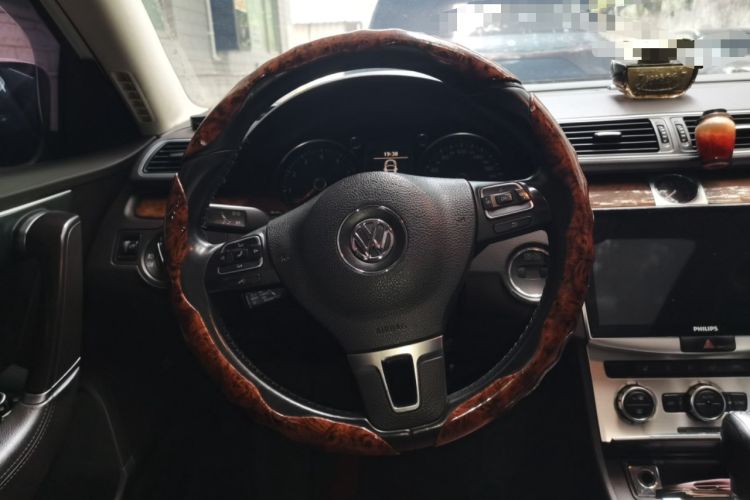 Used Volkswagen Magotan 2012 Travel Edition 2.0 TSI Luxury Version Steering Wheel