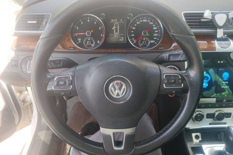 Used Volkswagen Magotan 2012 Travel Edition 2.0 TSI Comfort Version Steering Wheel