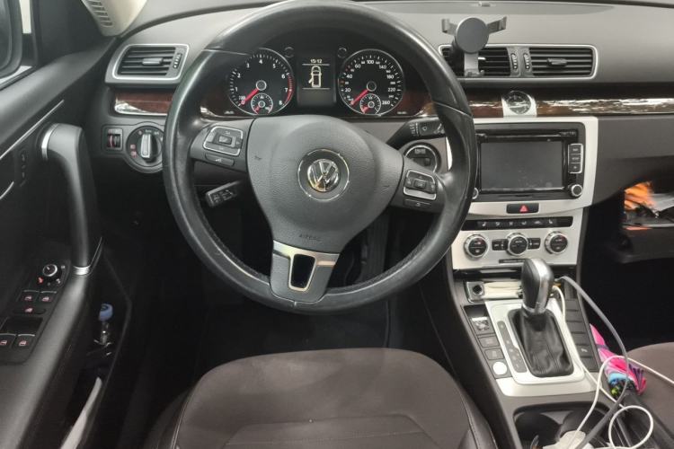 Used Volkswagen Magotan 2012 Travel Edition 2.0 TSI Comfort Version Steering Wheel