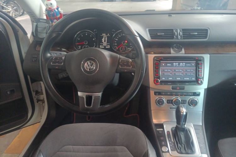 Used Volkswagen Magotan 2012 Travel Edition 2.0 TSI Comfort Version Steering Wheel