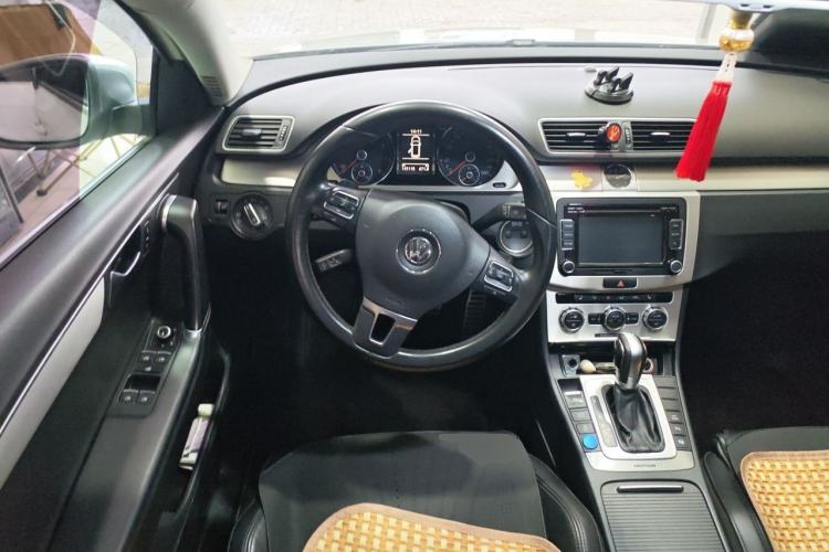 Used Volkswagen Magotan 2012 Travel Edition 2.0 TSI 4x4 Comfort Version Steering Wheel