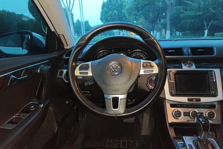 Used Volkswagen Magotan 2012 Travel Edition 2.0 TSI Comfort Version Steering Wheel