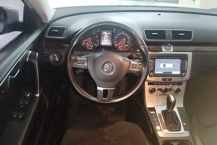 Used Volkswagen Magotan 2012 Travel Edition 2.0 TSI Comfort Version Steering Wheel