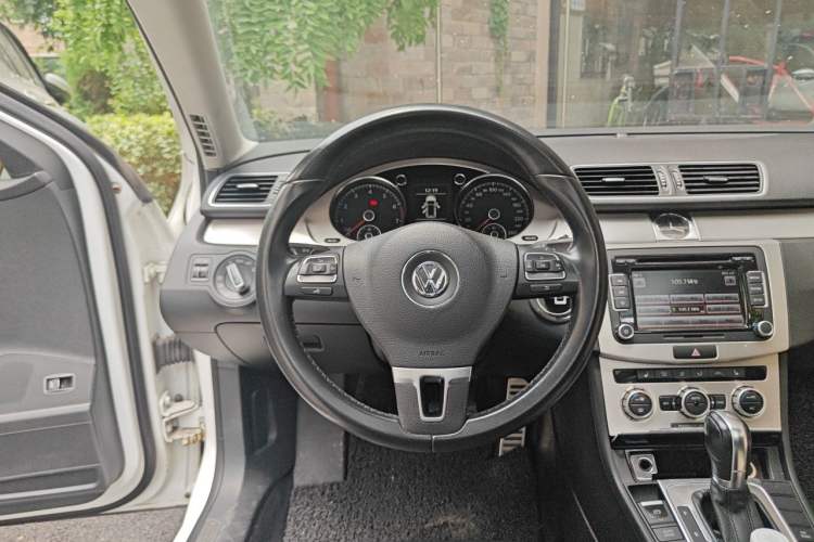 Used Volkswagen Magotan 2012 Travel Edition 2.0 TSI 4x4 Comfort Version Steering Wheel