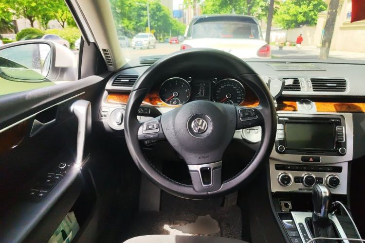 Used Volkswagen Magotan 2012 Travel Edition 2.0 TSI Comfort Version Steering Wheel
