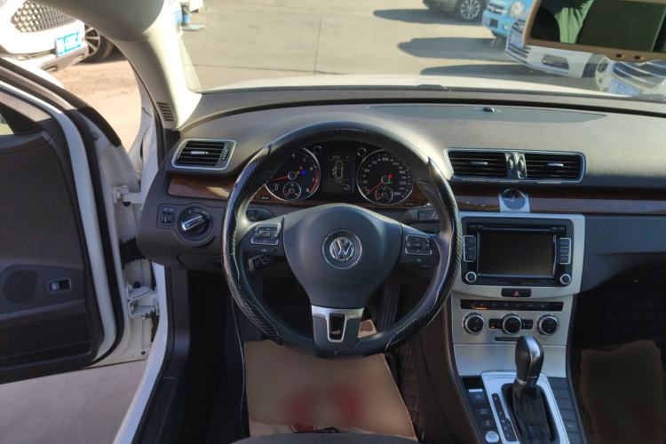 Used Volkswagen Magotan 2012 Travel Edition 2.0 TSI Comfort Version Steering Wheel