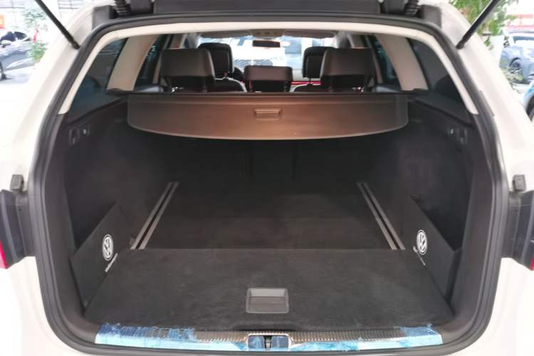 Used Volkswagen Magotan 2012 Travel Edition 2.0 TSI Comfort Version Trunk