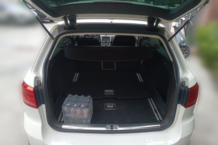 Used Volkswagen Magotan 2012 Travel Edition 2.0 TSI 4x4 Comfort Version Trunk