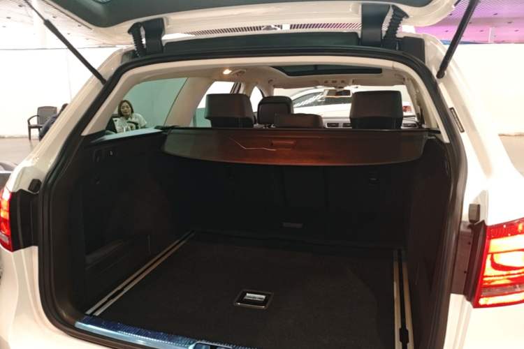 Used Volkswagen Magotan 2012 Travel Edition 2.0 TSI Comfort Version Trunk