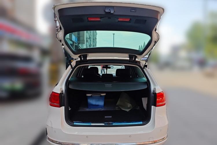 Used Volkswagen Magotan 2012 Travel Edition 2.0 TSI Comfort Version Trunk