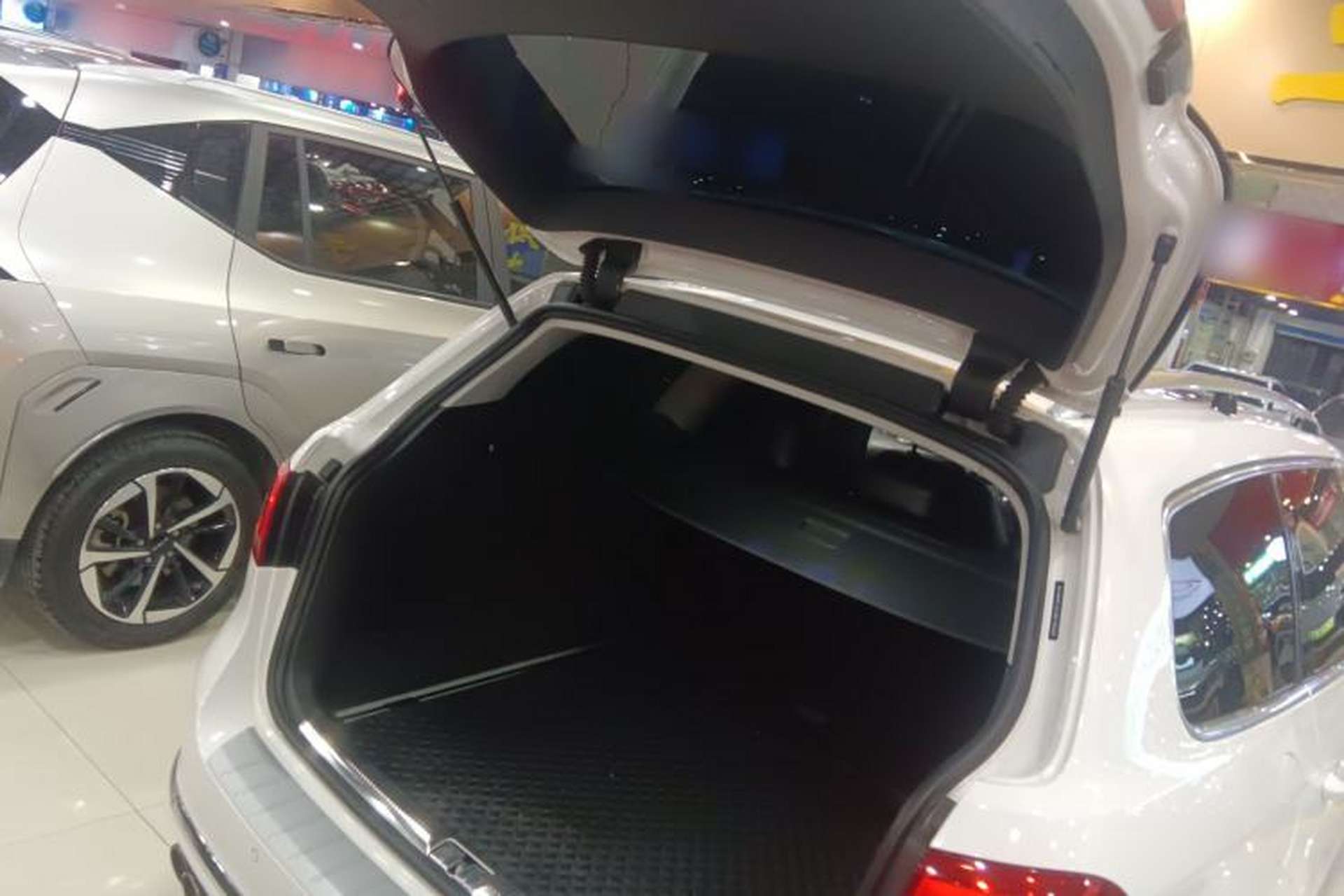 Used Volkswagen Magotan 2012 Travel Edition 2.0 TSI Comfort Version Trunk