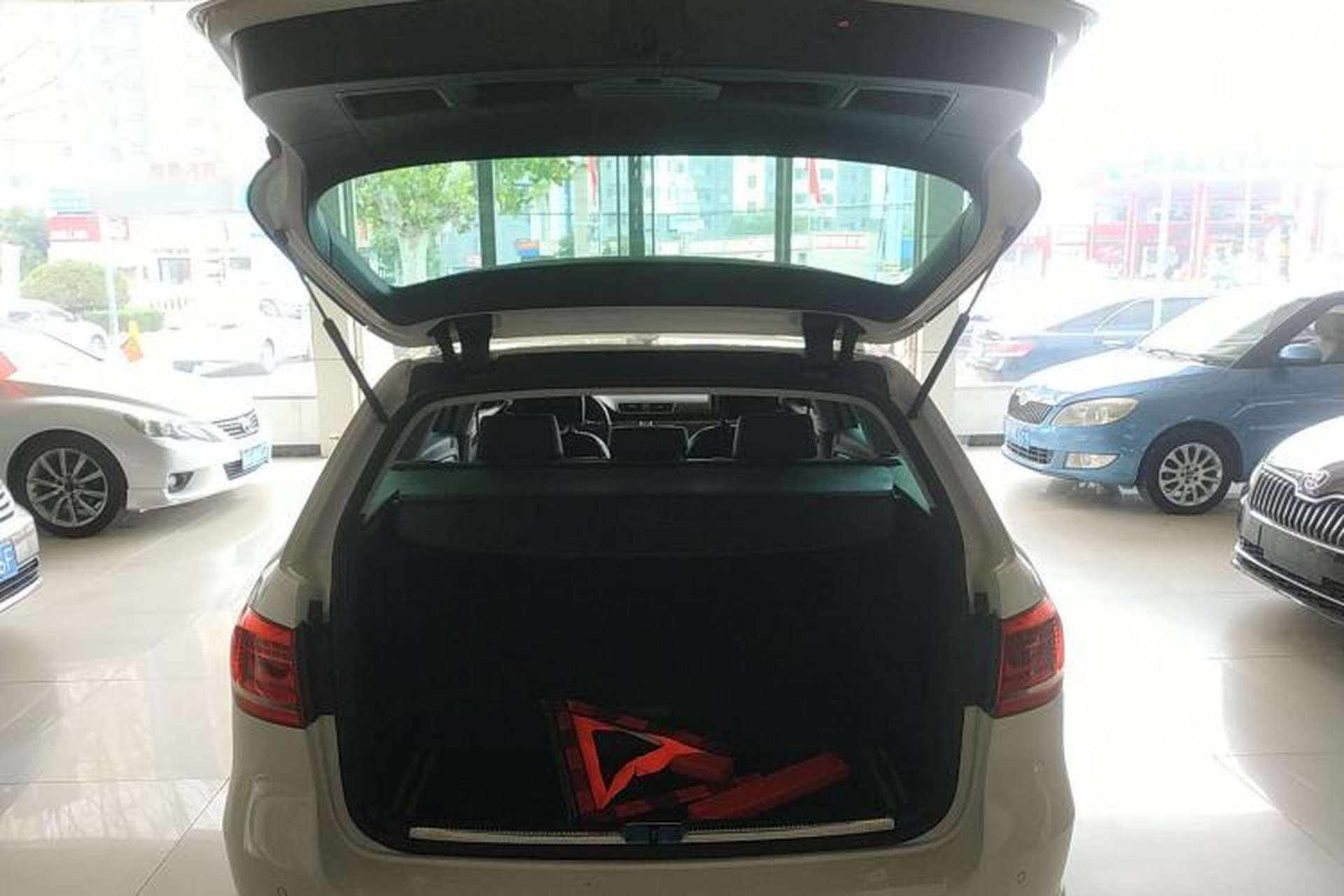 Used Volkswagen Magotan 2012 Travel Edition 2.0 TSI Luxury Version Trunk