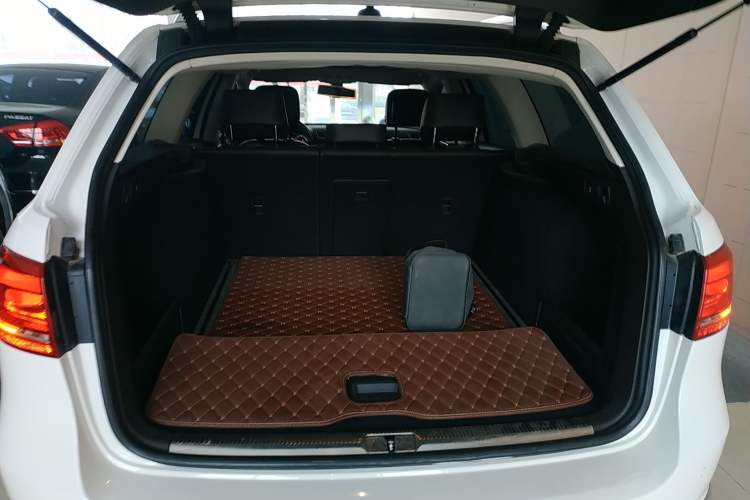 Used Volkswagen Magotan 2012 Travel Edition 2.0 TSI Comfort Version Trunk
