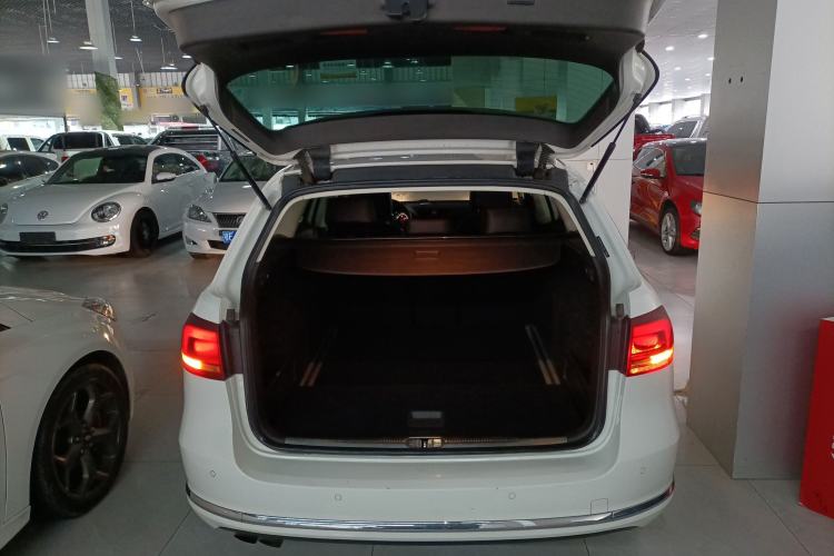 Used Volkswagen Magotan 2012 Travel Edition 2.0 TSI Comfort Version Trunk