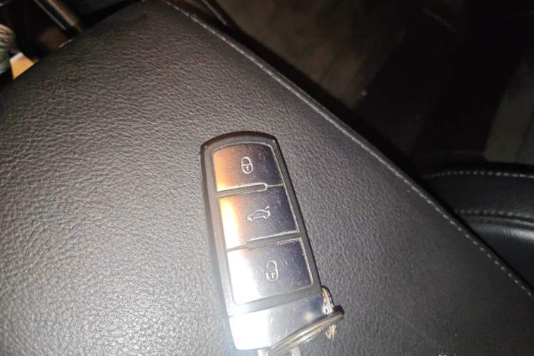 Used Volkswagen Magotan 2012 Revised Version 2.0 TSI Supreme Edition Vehicle Key