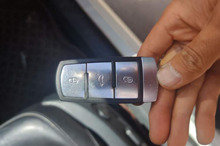 Used Volkswagen Magotan 2012 Revised Version 1.8TSI Leading Edition Vehicle Key