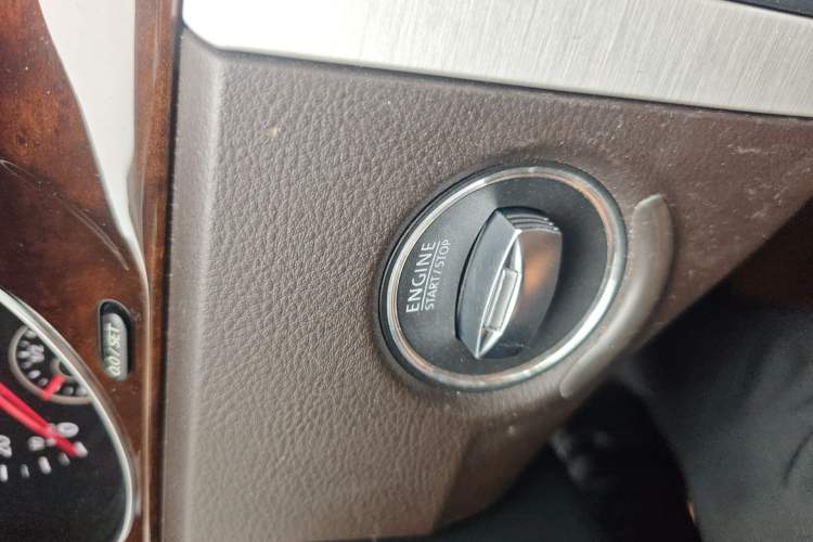 Used Volkswagen Magotan 2012 Travel Edition 2.0 TSI Comfort Version Vehicle Key