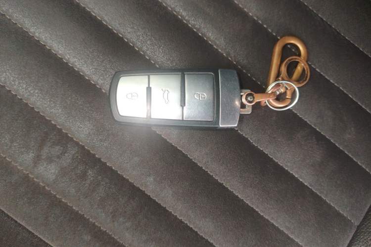 Used Volkswagen Magotan 2012 Travel Edition 2.0 TSI Comfort Version Vehicle Key