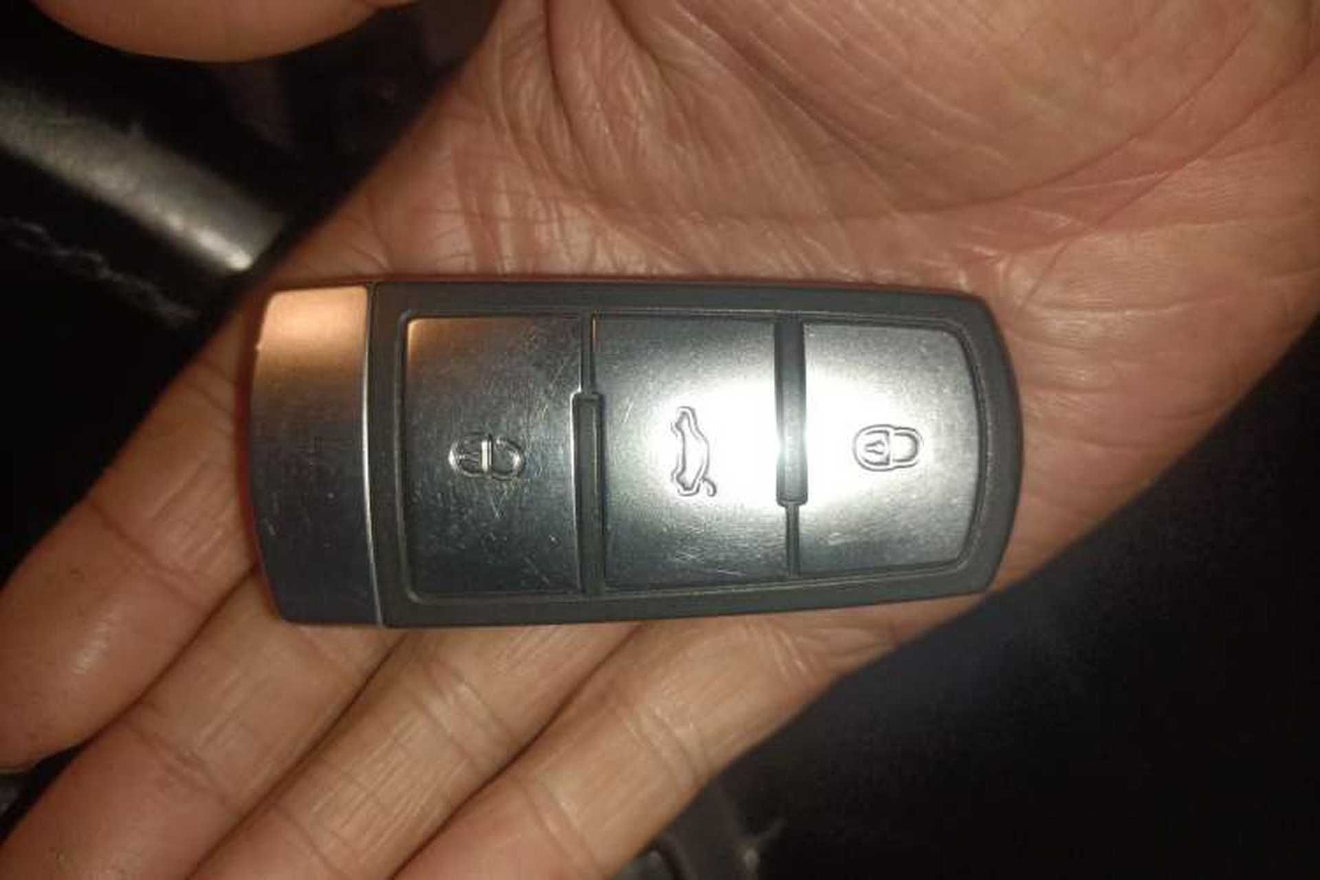 Used Volkswagen Magotan 2012 Travel Edition 2.0 TSI Comfort Version Vehicle Key