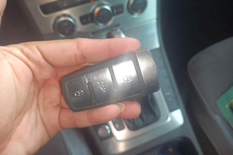 Used Volkswagen Magotan 2012 Travel Edition 2.0 TSI Comfort Version Vehicle Key