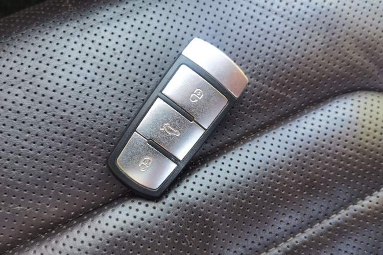 Used Volkswagen Magotan 2012 Travel Edition 2.0 TSI Luxury Version Vehicle Key