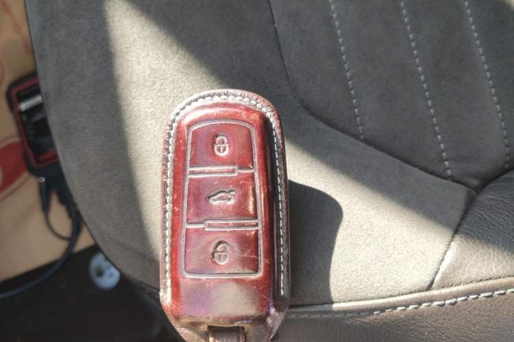 Used Volkswagen Magotan 2012 Travel Edition 2.0 TSI Comfort Version Vehicle Key