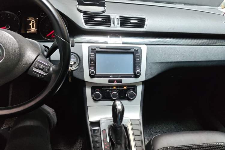 Used Volkswagen Magotan 2012 1.8TSI Comfort Model Audio And AC Panel