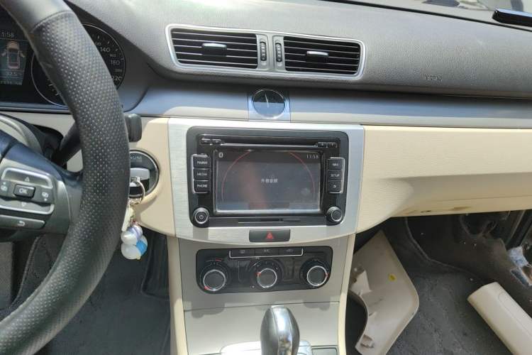 Used Volkswagen Magotan 2012 Revised Version 1.8TSI Leading Edition Audio And AC Panel