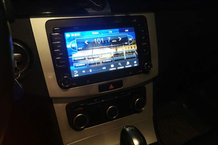 Used Volkswagen Magotan 2012 Revised Version 1.8TSI Leading Edition Audio And AC Panel