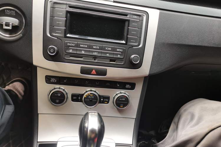 Used Volkswagen Magotan 2012 Revised 1.8TSI Luxury Version Audio And AC Panel