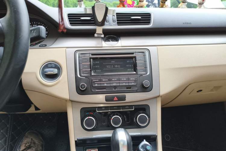 Used Volkswagen Magotan 2012 Revised Version 1.8TSI Leading Edition Audio And AC Panel