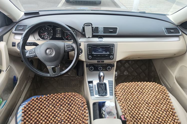 Used Volkswagen Magotan 2012 Revised Version 1.8TSI Leading Edition Center Console