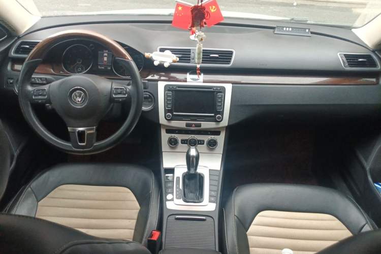 Used Volkswagen Magotan 2012 3.0 FSI Flagship Edition Center Console
