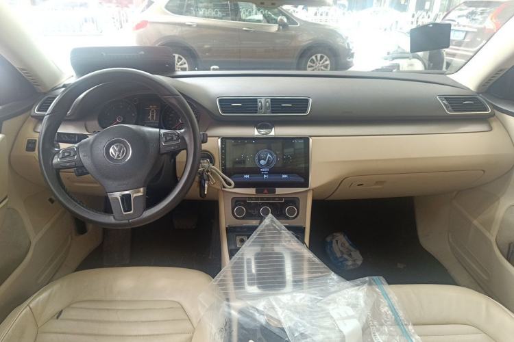 Used Volkswagen Magotan 2012 Revised Version 1.8TSI Leading Edition Center Console