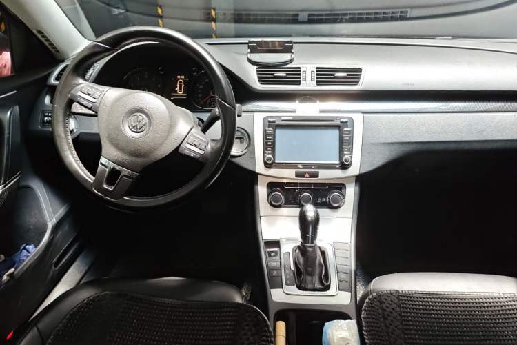 Used Volkswagen Magotan 2012 1.8TSI Comfort Model Center Console
