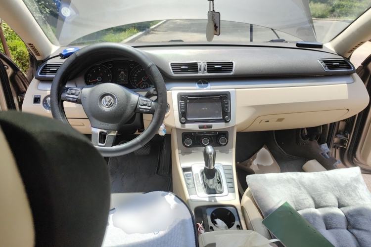 Used Volkswagen Magotan 2012 Revised Version 1.8TSI Leading Edition Center Console