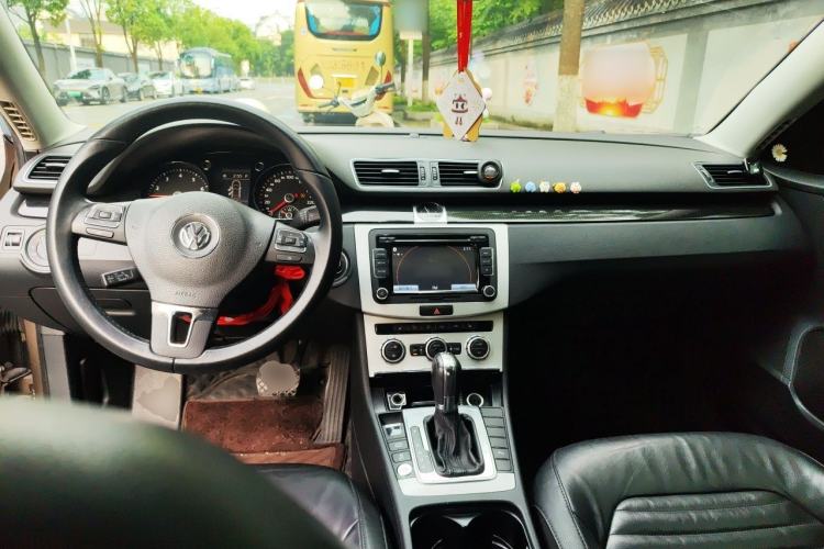 Used Volkswagen Magotan 2012 Revised 1.8TSI Luxury Version Center Console