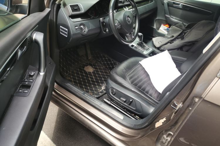 Used Volkswagen Magotan 2012 Revised 1.8TSI Luxury Version Driver Seat