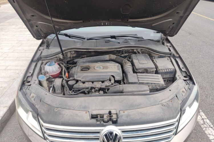 Used Volkswagen Magotan 2012 Revised Version 1.8TSI Leading Edition Engine Bay