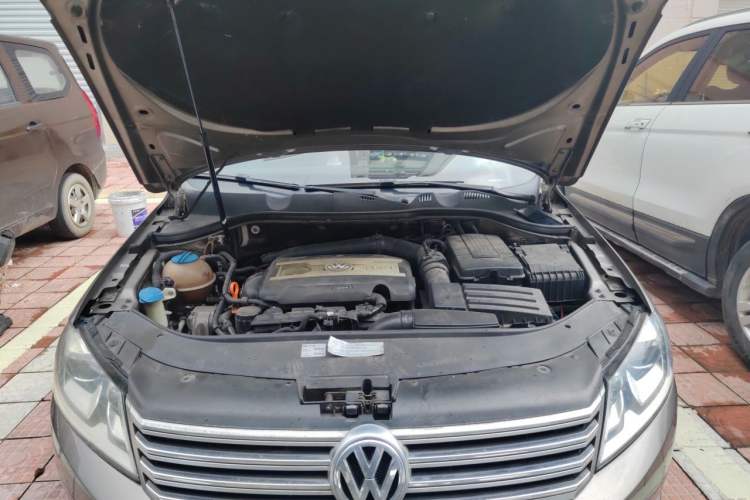 Used Volkswagen Magotan 2012 1.8TSI Prestige Model Engine Bay
