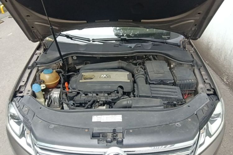 Used Volkswagen Magotan 2012 Revised 1.8TSI Luxury Version Engine Bay