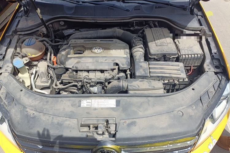 Used Volkswagen Magotan 2012 1.8TSI Prestige Model Engine Bay